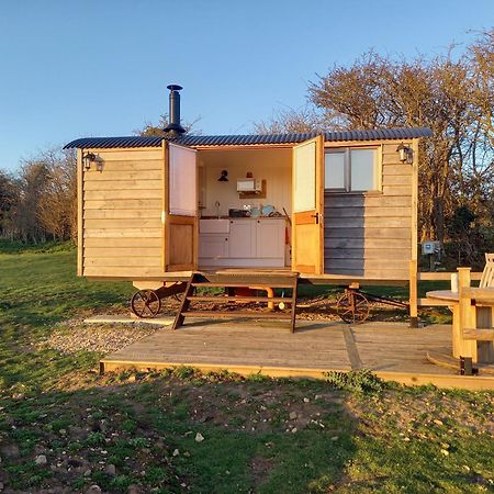 Under The Stars Shepherds Huts At Harbors Lake Villa Newchurch  Exterior photo