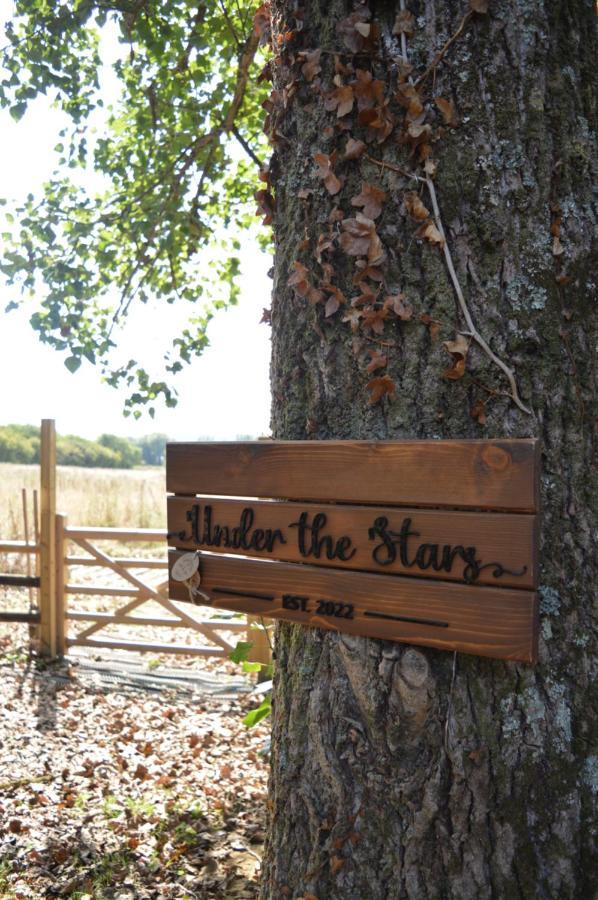 Under The Stars Shepherds Huts At Harbors Lake Villa Newchurch  Exterior photo