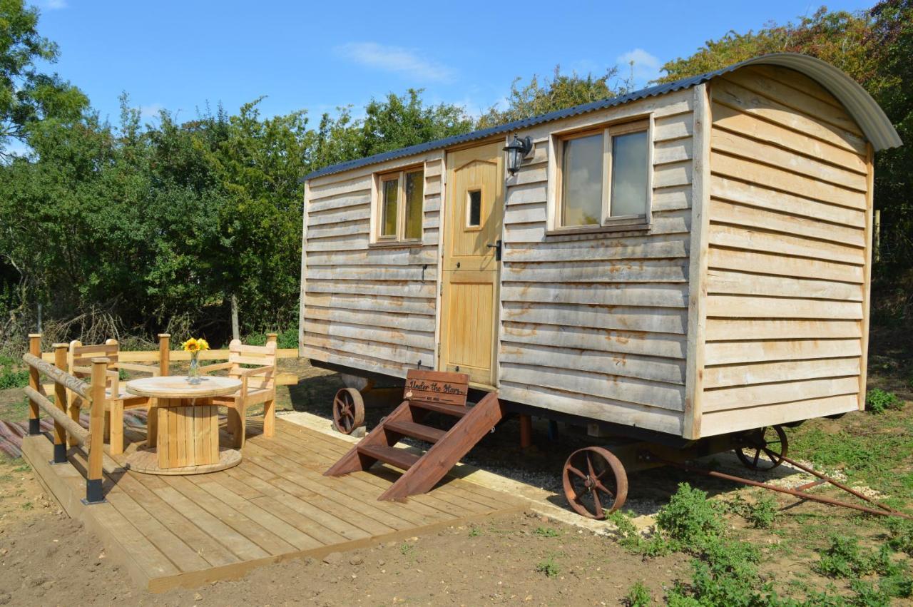 Under The Stars Shepherds Huts At Harbors Lake Villa Newchurch  Exterior photo