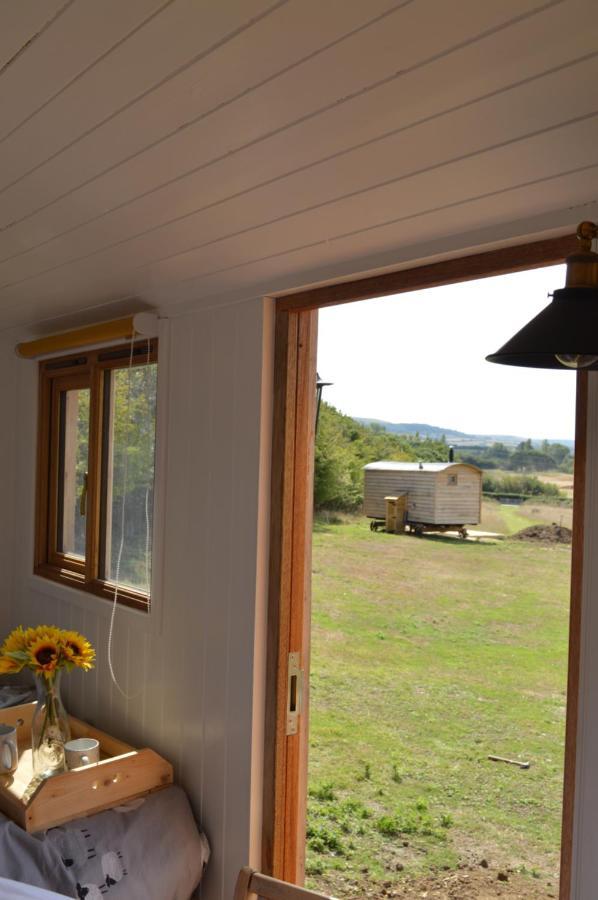 Under The Stars Shepherds Huts At Harbors Lake Villa Newchurch  Exterior photo