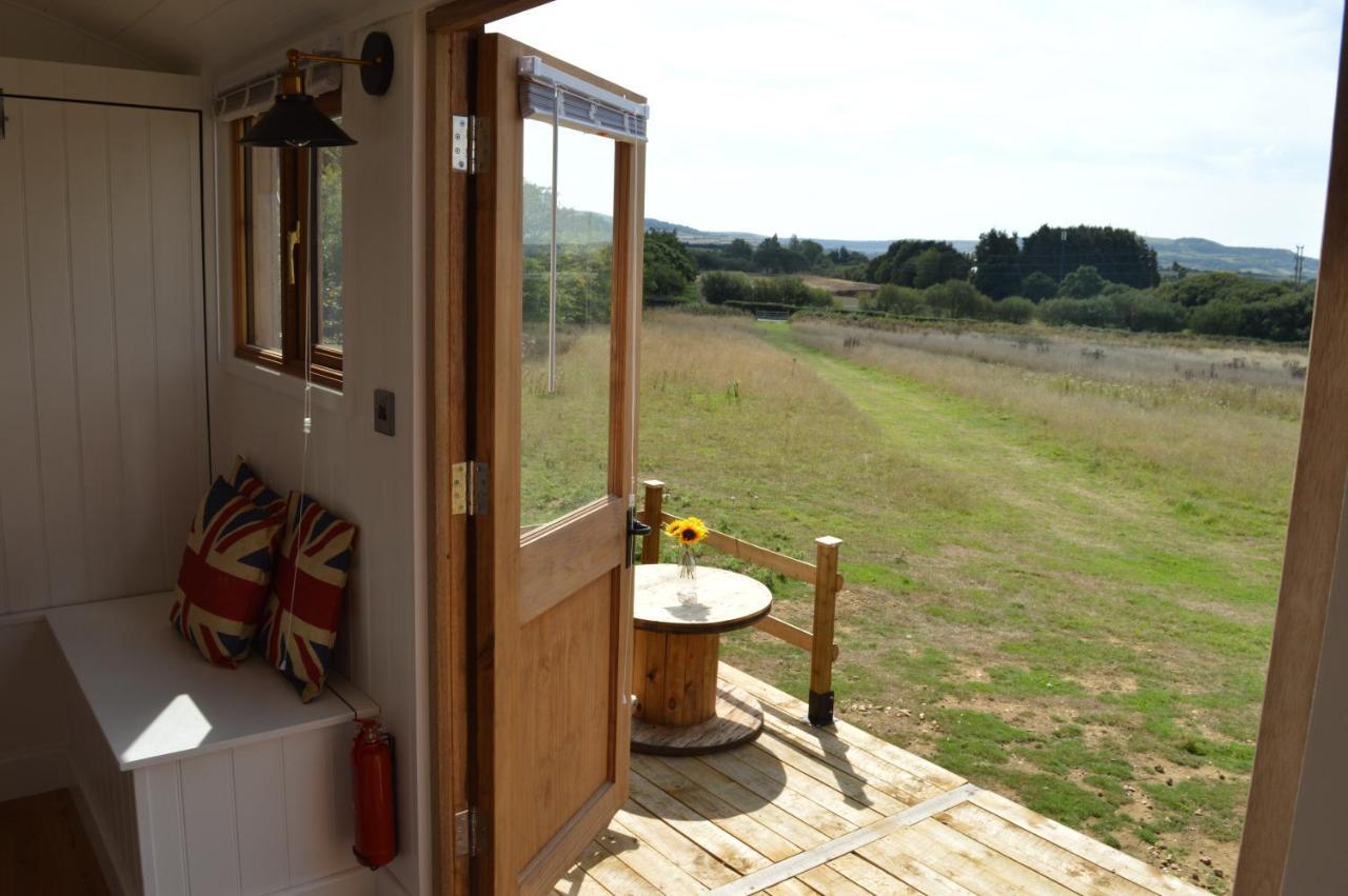 Under The Stars Shepherds Huts At Harbors Lake Villa Newchurch  Exterior photo