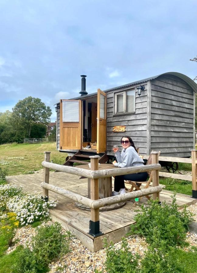 Under The Stars Shepherds Huts At Harbors Lake Villa Newchurch  Exterior photo